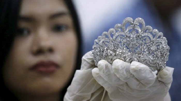 Imelda Marcos`s confiscated jewellery to be sold